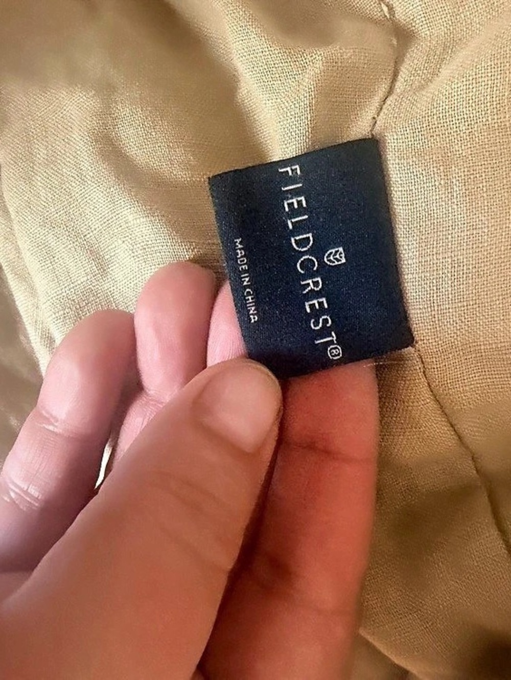 Fieldcrest Linen Queen size comforter in Beige